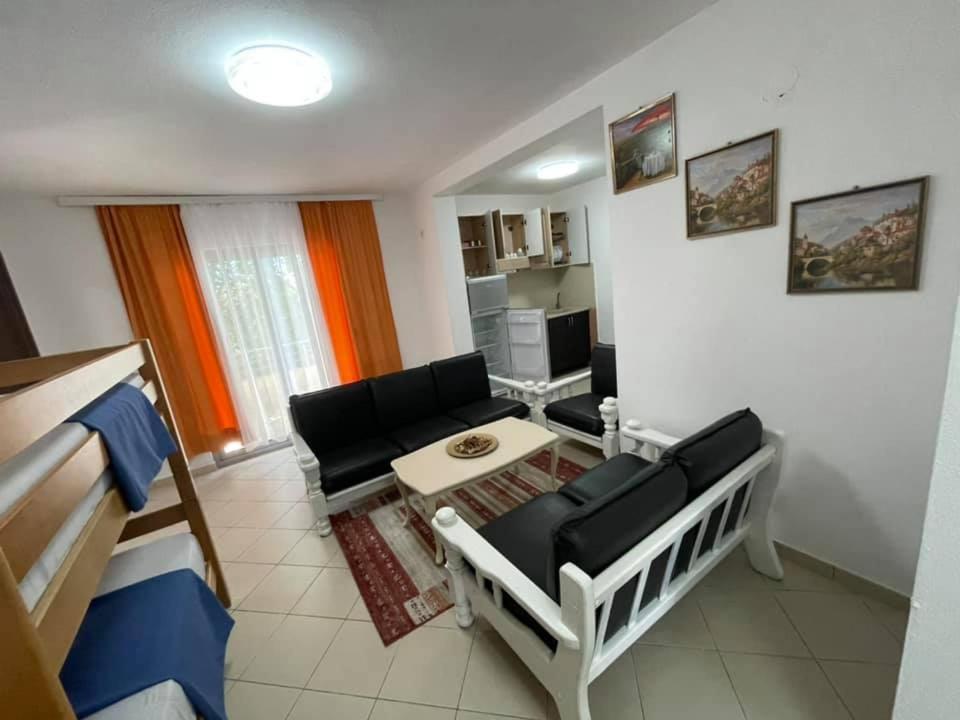 Aparthotel Vila Tufi เวลิโปเยอ ภายนอก รูปภาพ